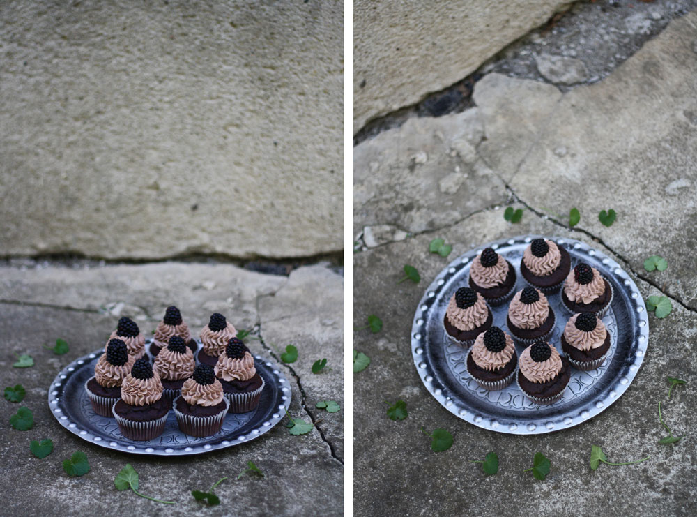 Čokoláda + cupcakes + ostružiny = dobrota převeliká.