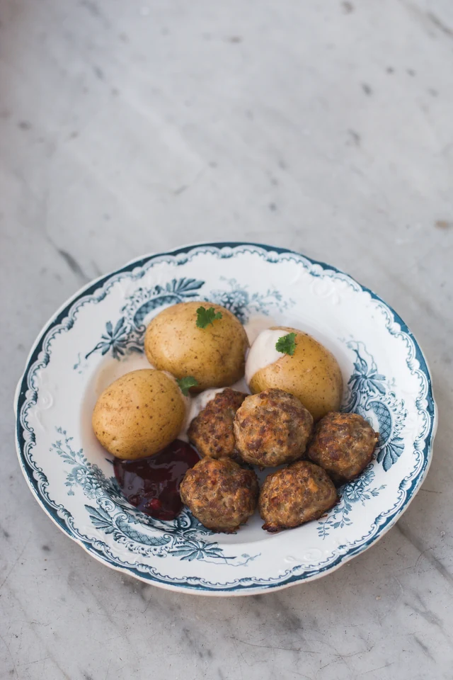 Švédské masové kuličky – köttbullar z kuchařky FIKA, sladká švédská kuchařka.