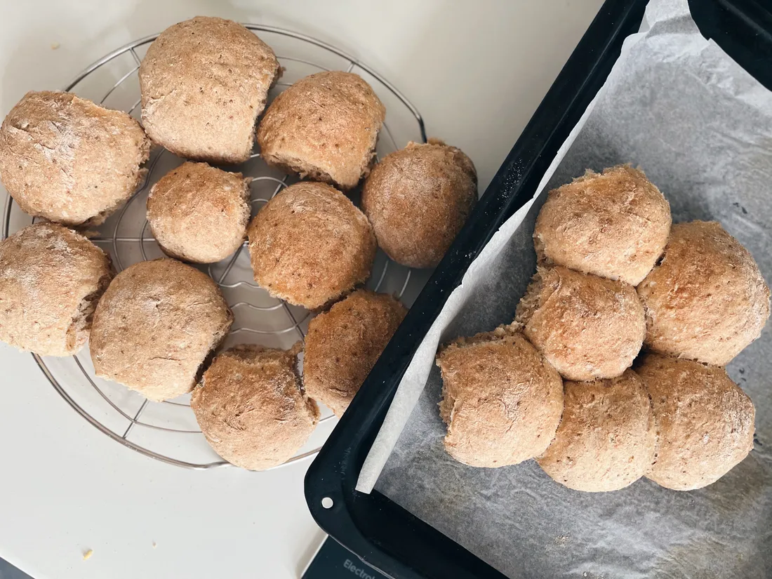 Koupelová vana s pěnou od levandulové koupelové bomby Soaphoria