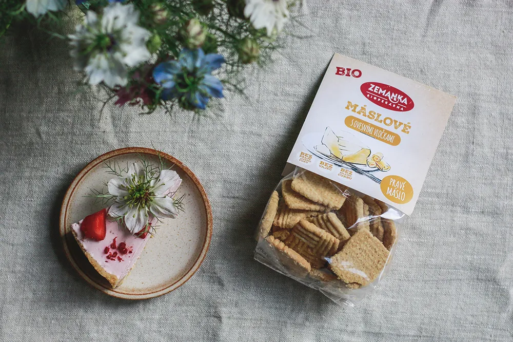 Létem vonící jahody, mascarpone, šlehačka, máslové sušenky... (3. snímek)