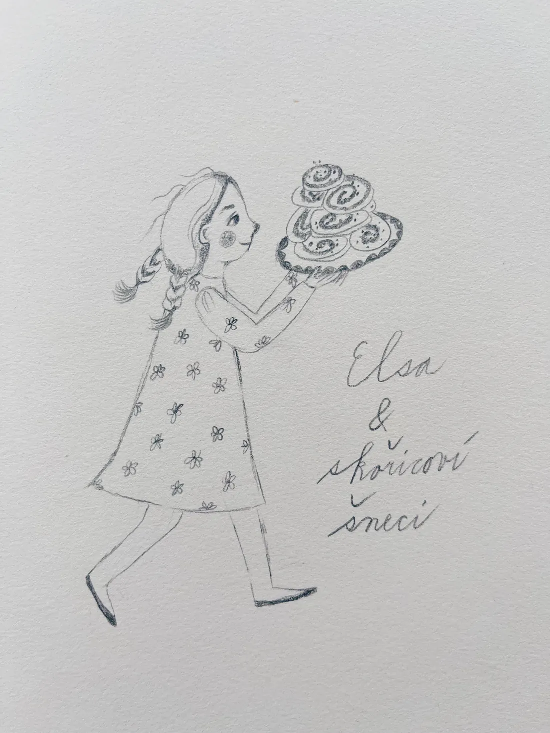 Tužková kresba dívky s copy nesoucí talíř skořicových šneků, vedle nápisu Elsa & skořicoví šneci.